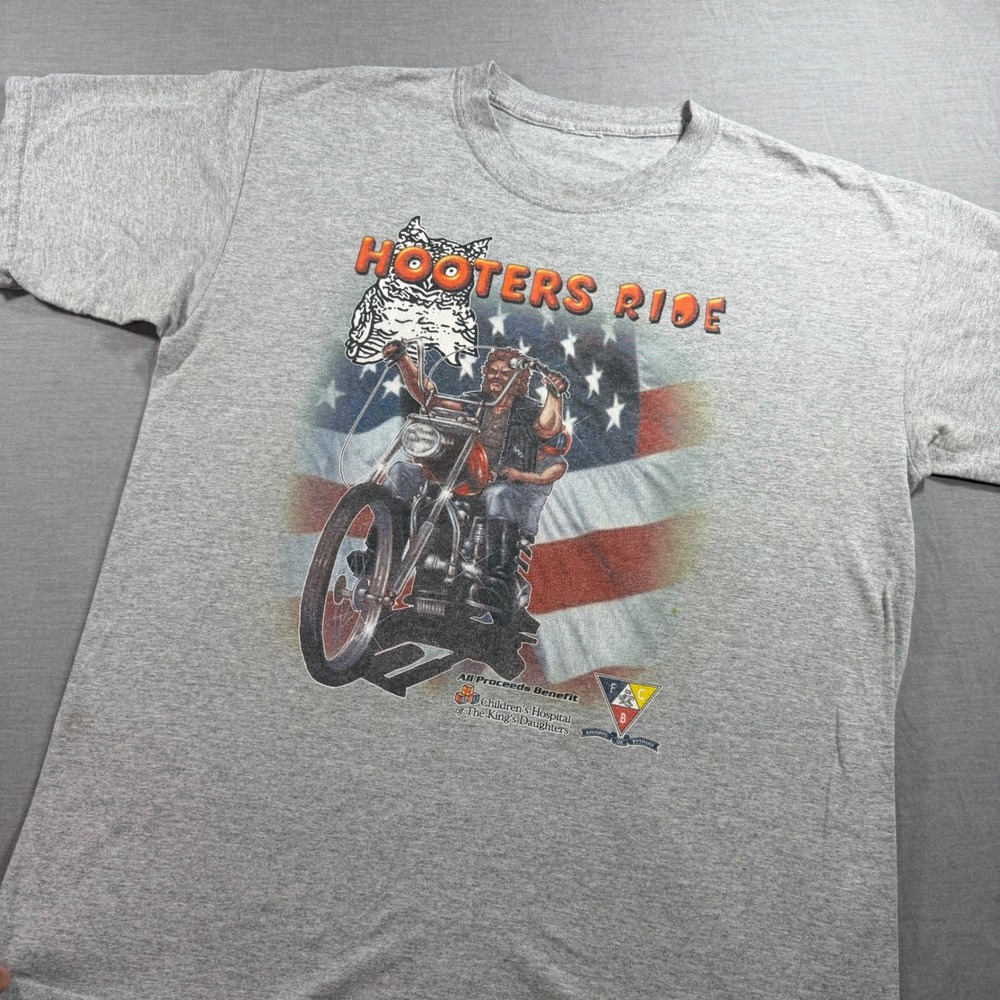 Hooters T-Shirt Mens Large Gray Good Vintage Bobby Riggs Motorcycle Ride Graphic
